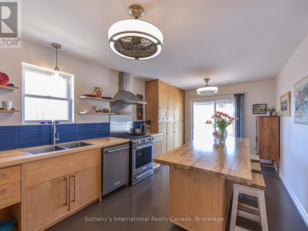 66 Calverley Street, Orillia