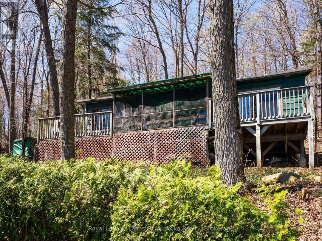1002 Camp Lake Road, Camp Lake