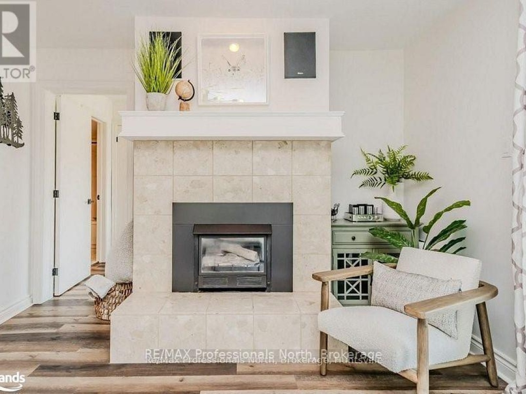 105 33 Deerhurst Greens Drive, Peninsula Lake