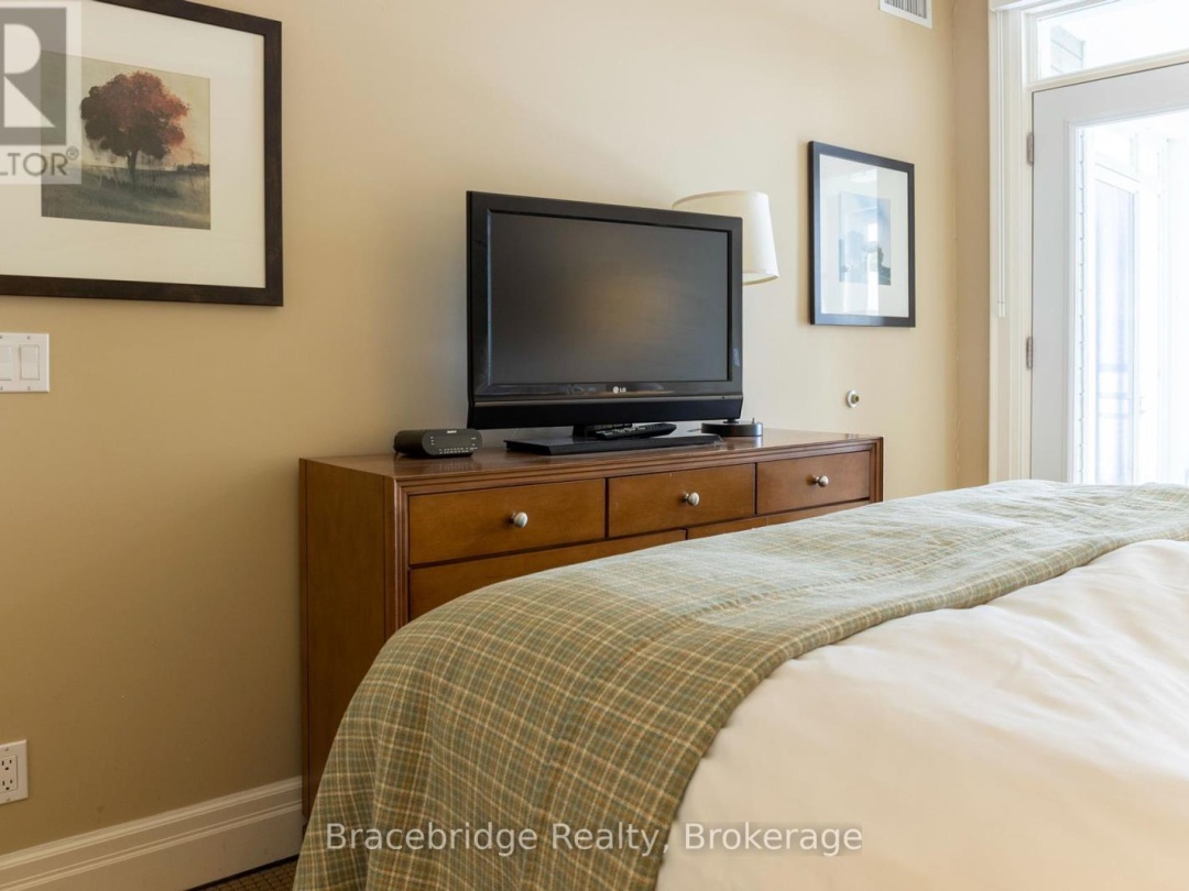 E206 D1 1869 Muskoka 118 Road W, 