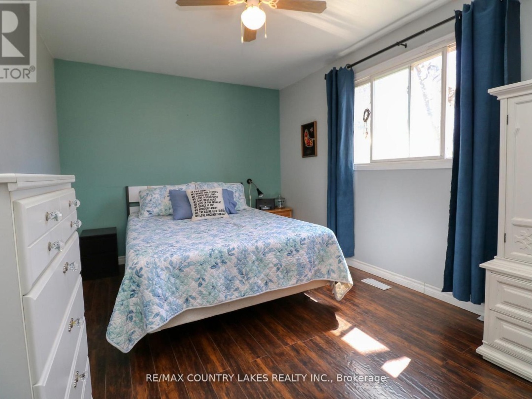271 LAKELAND CRESCENT, 