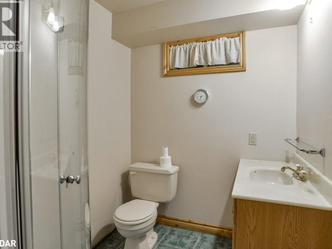 1390 WARMINSTER Sideroad, 