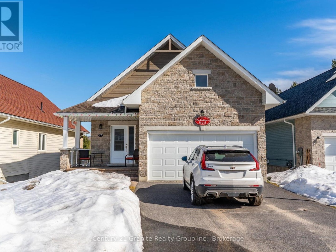 17 Webb Circle, Kashagawigamog Lake