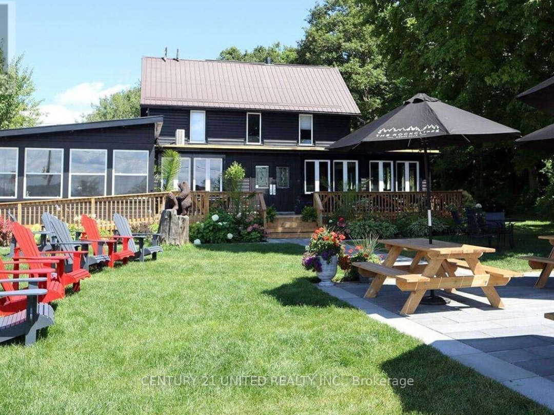 1014 Lois Lane, Gull Lake