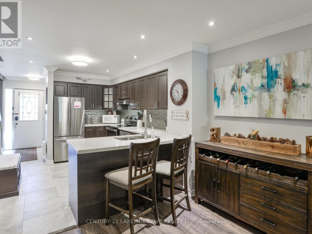UNIT 6 - 70 LAGUNA PARKWAY, 
