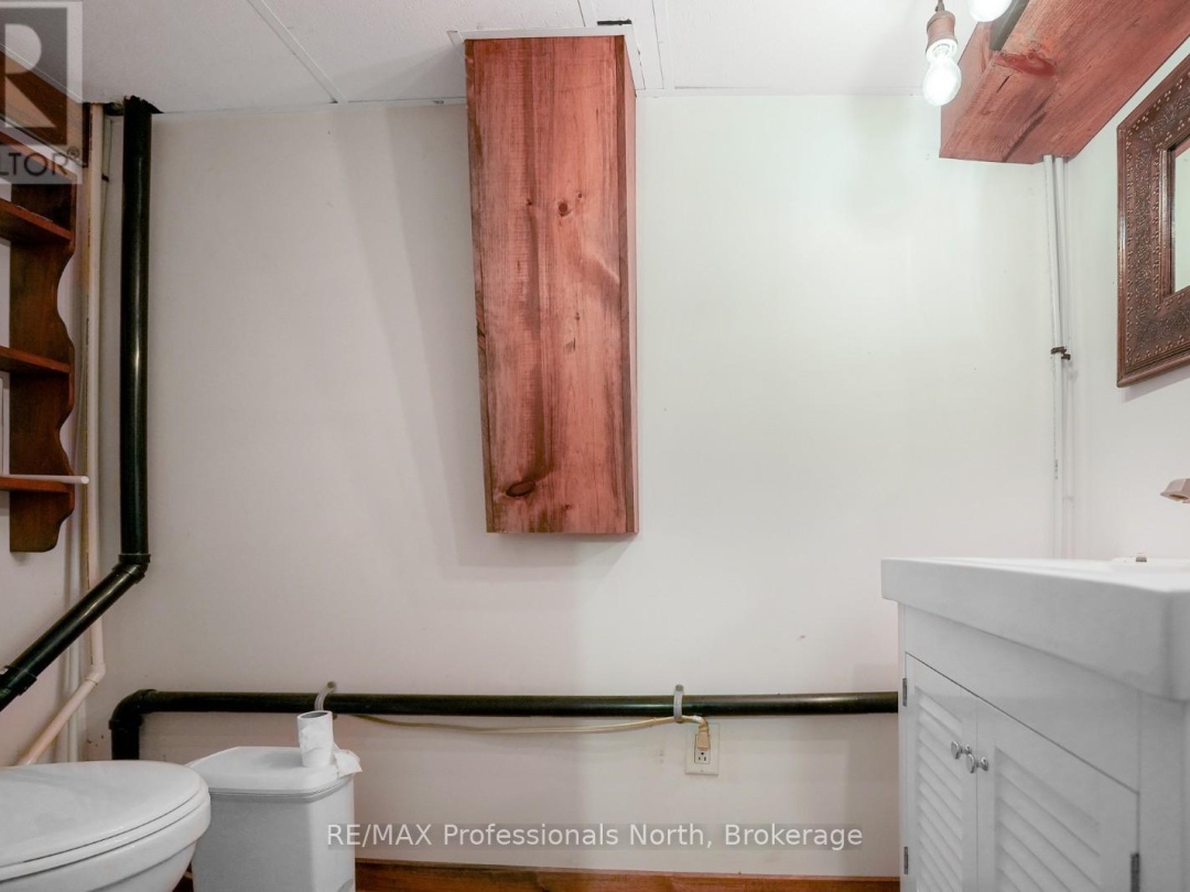 2787 Watts Road, Kennisis Lake