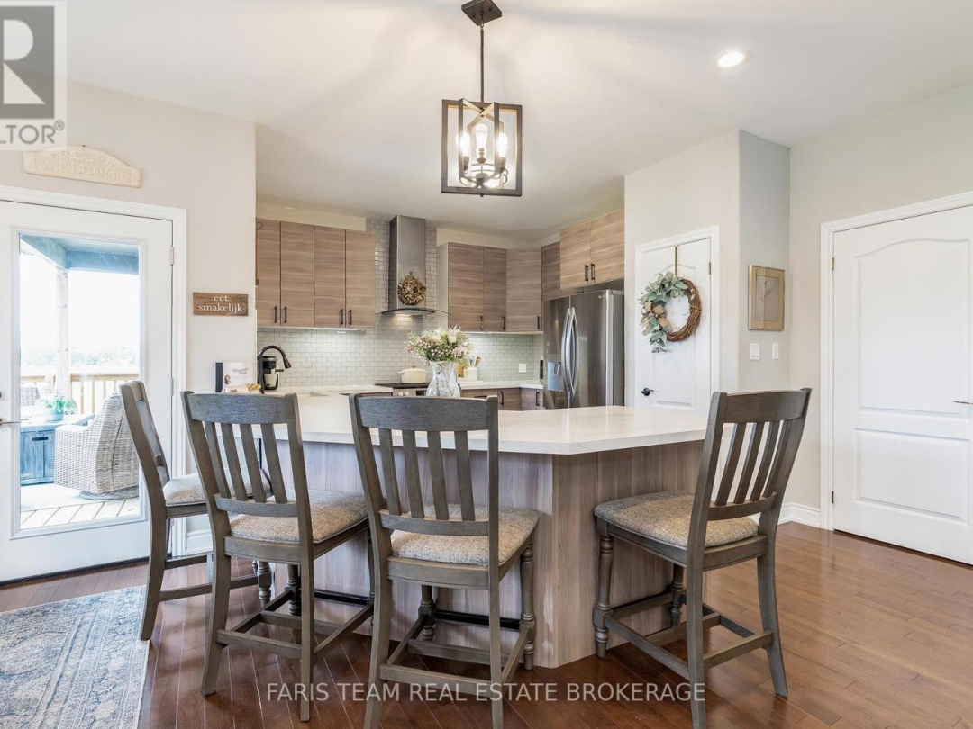 520 HORSESHOE VALLEY ROAD E, 