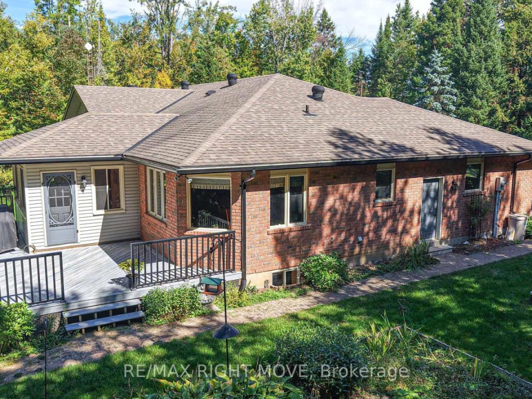 1892 CARRIAGE COURT, 