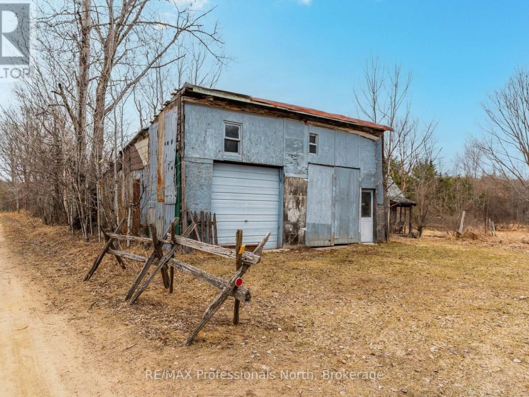 1010 Sturgeon Drive, Minden Lake