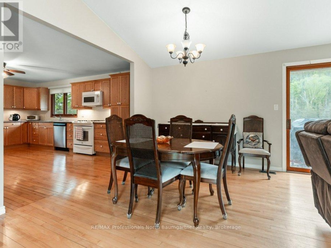 1080 Queen's Line Road, Minden Hills