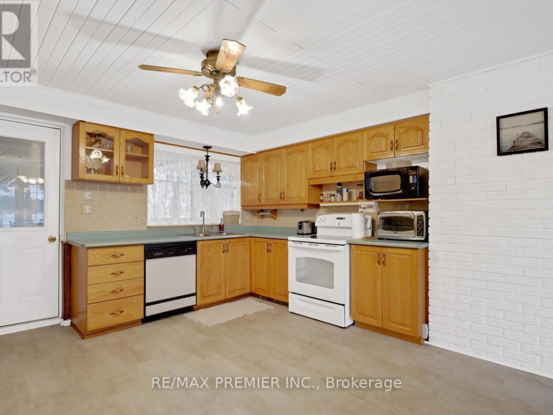 570 Phillip Street E, Gull Lake