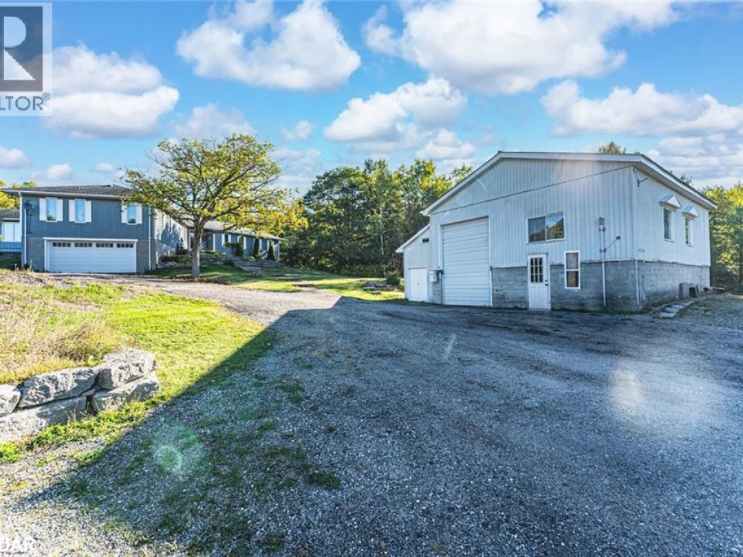 1564 HONEY HARBOUR ROAD, 