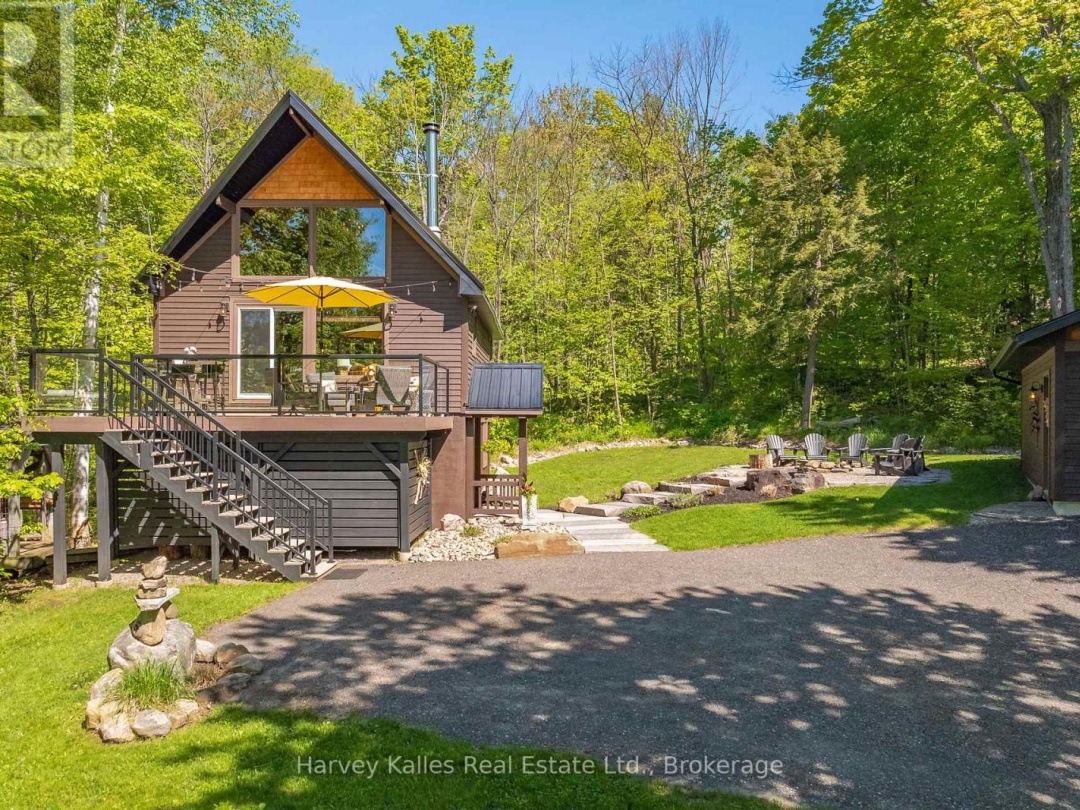 157 Chalet Crescent, Peninsula Lake