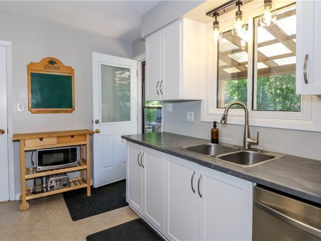 1 LAKEVIEW Drive, 