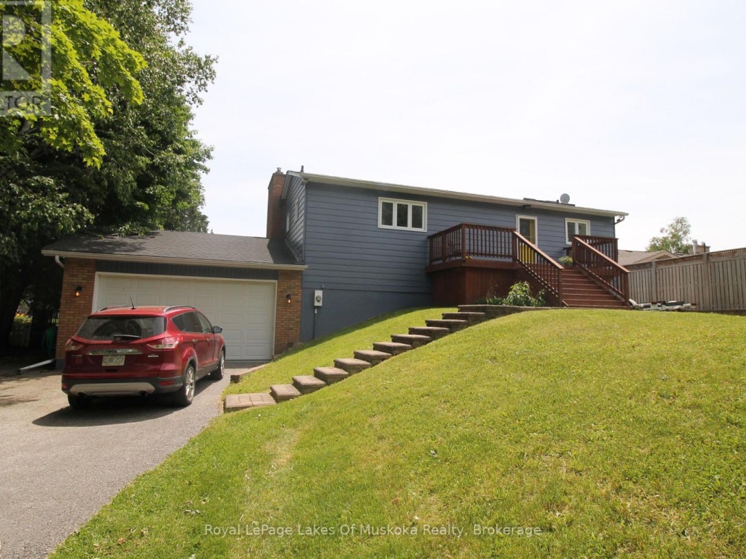 1815 Peninsula Point Road, Severn Lake