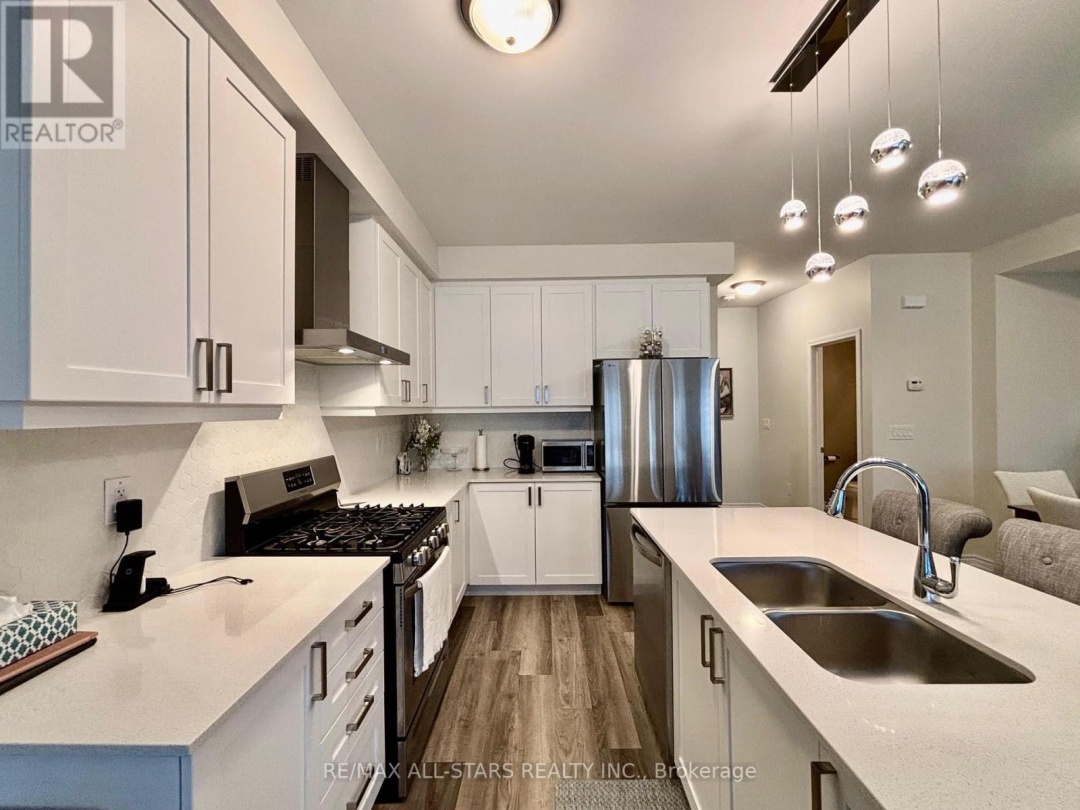 8 WYN WOOD LANE, Orillia