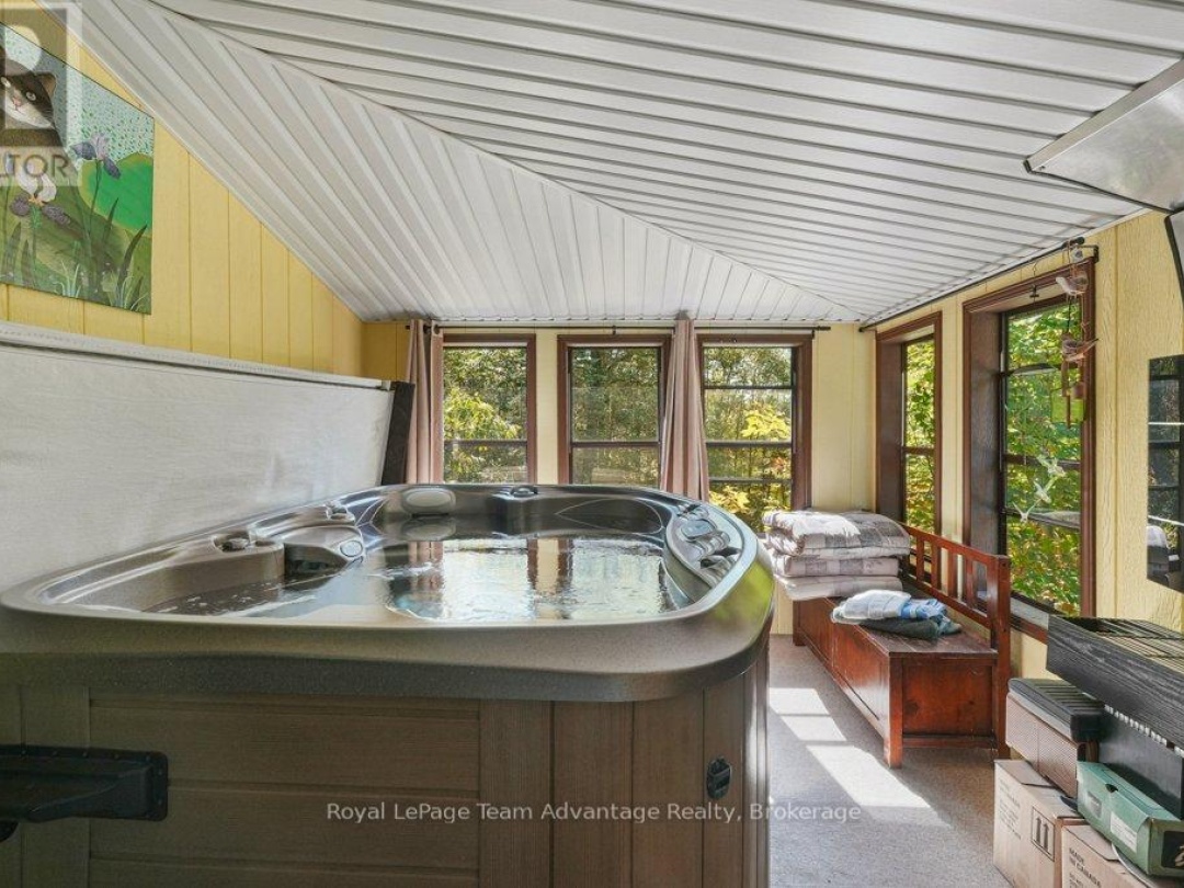 18 HORSESHOE LAKE ROAD, 