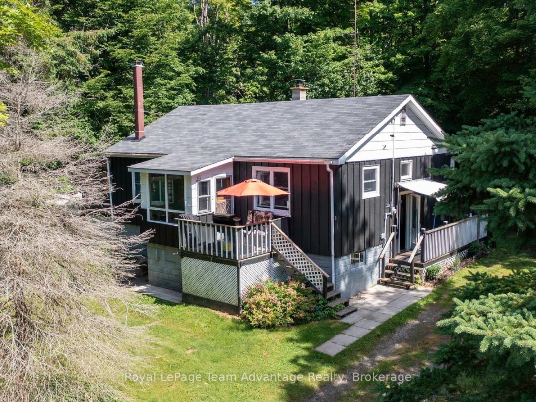 9 WOODS LANE, 