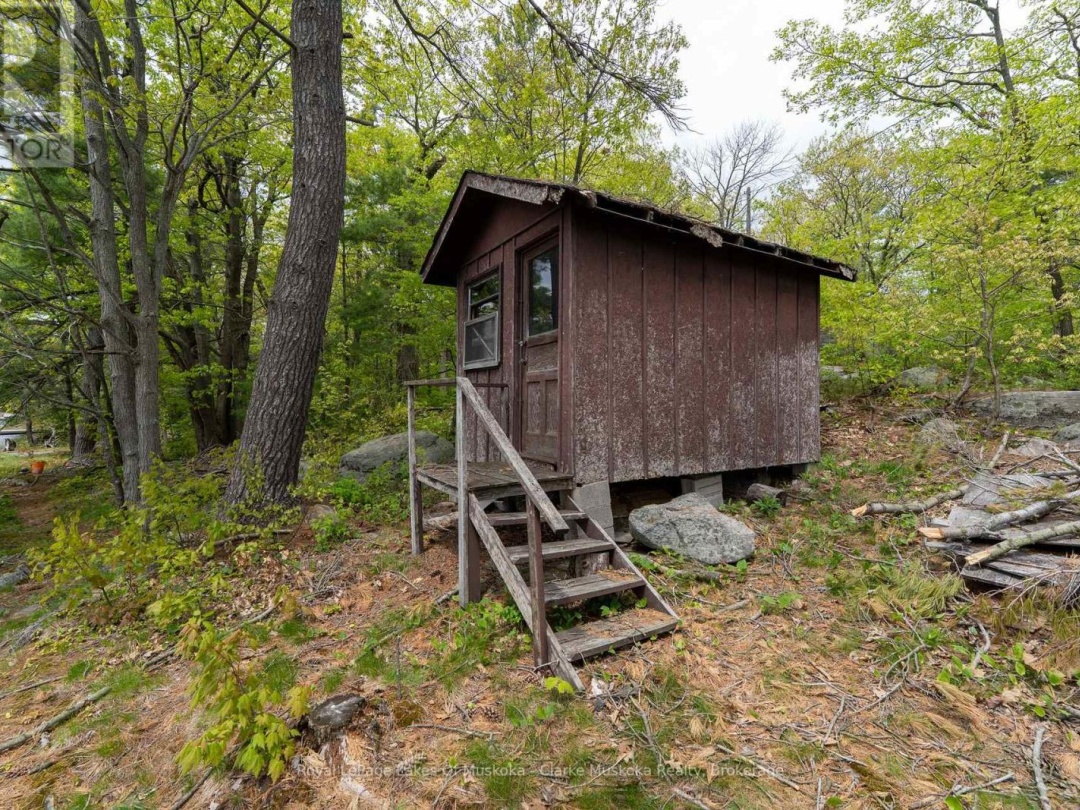 134 Pond Road, Six Mile Lake