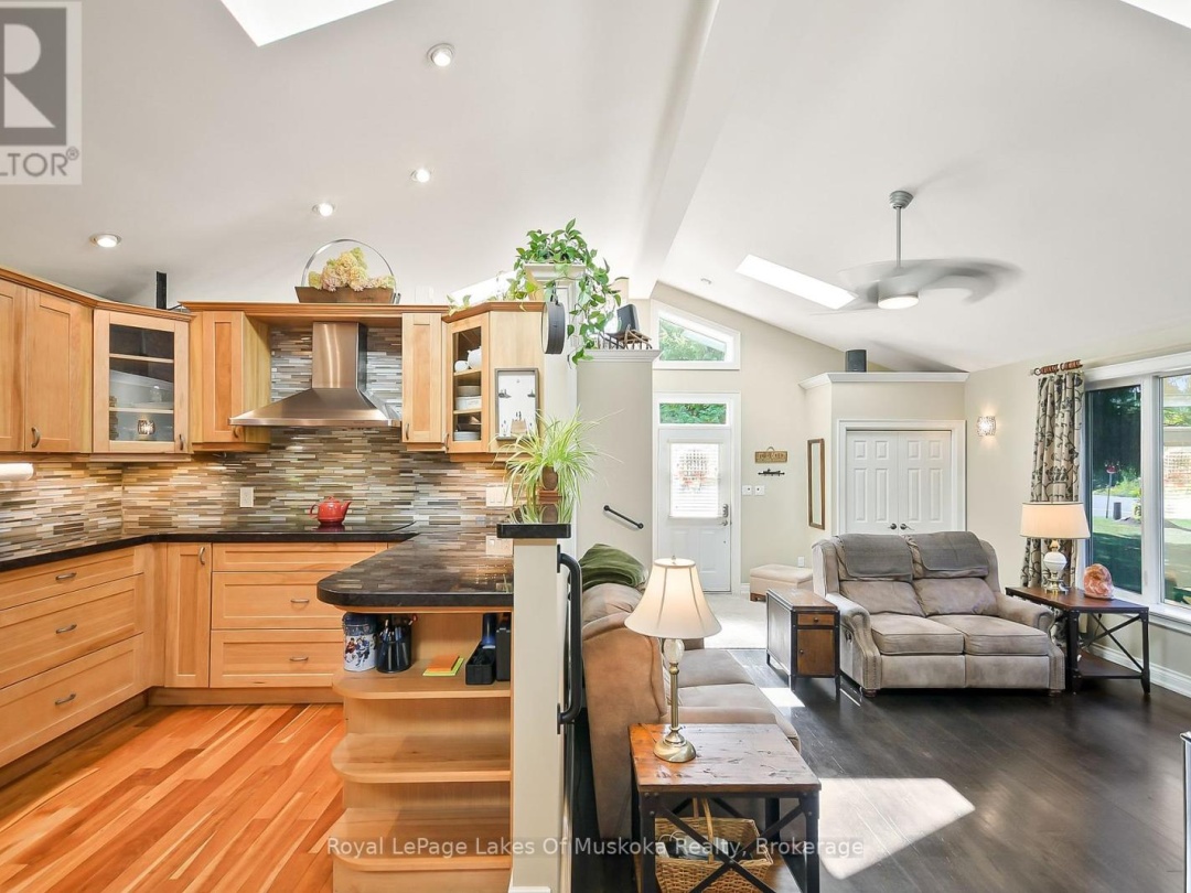 2 LESLIE DRIVE W, 