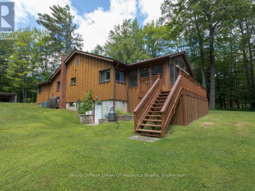 10 MUSKOKA PINES ROAD, 