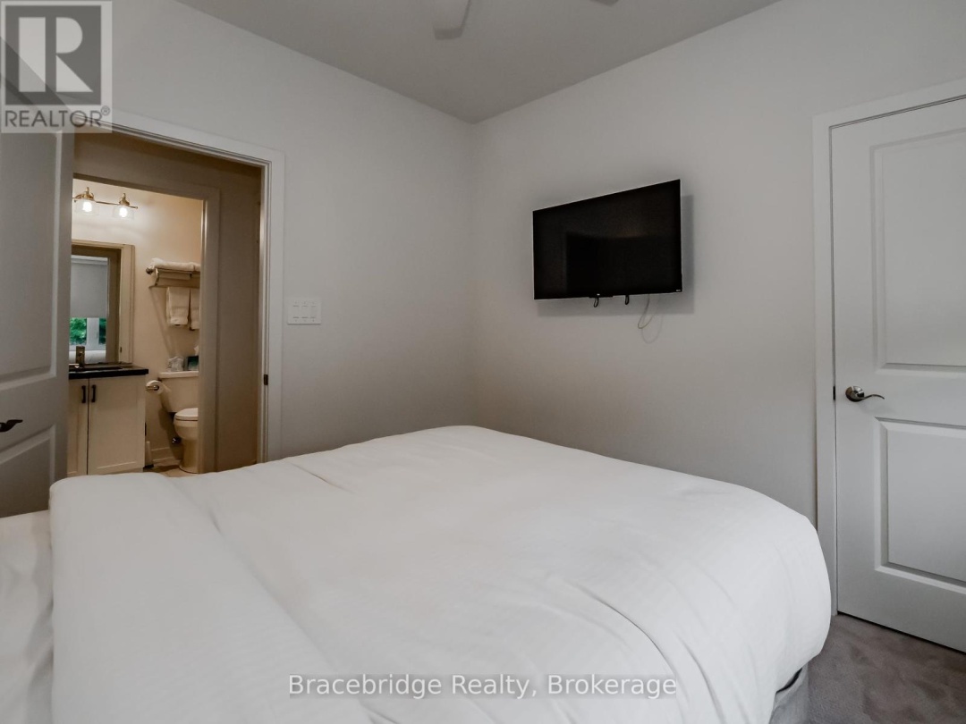 Bhv B203 1869 Muskoka Rd 118 Highway W, 