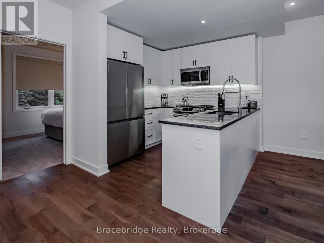 Bhv B203 1869 Muskoka Rd 118 Highway W, 