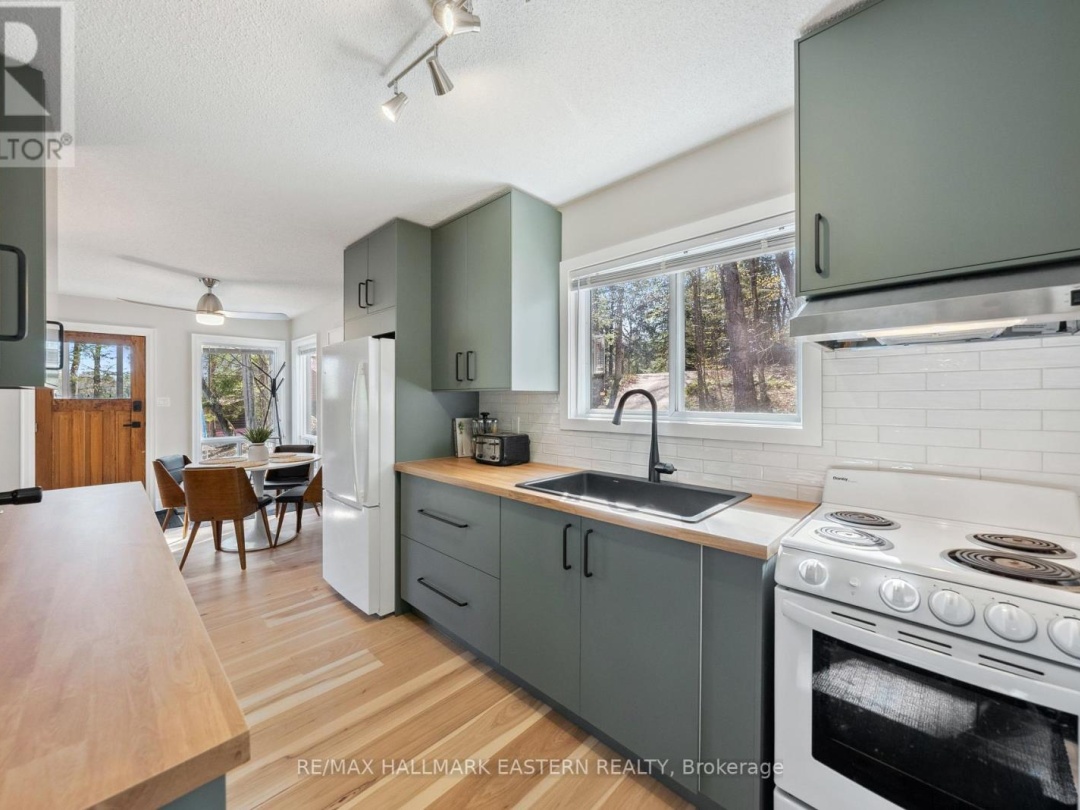 1025 Dickies Lane, Gooderham Lake
