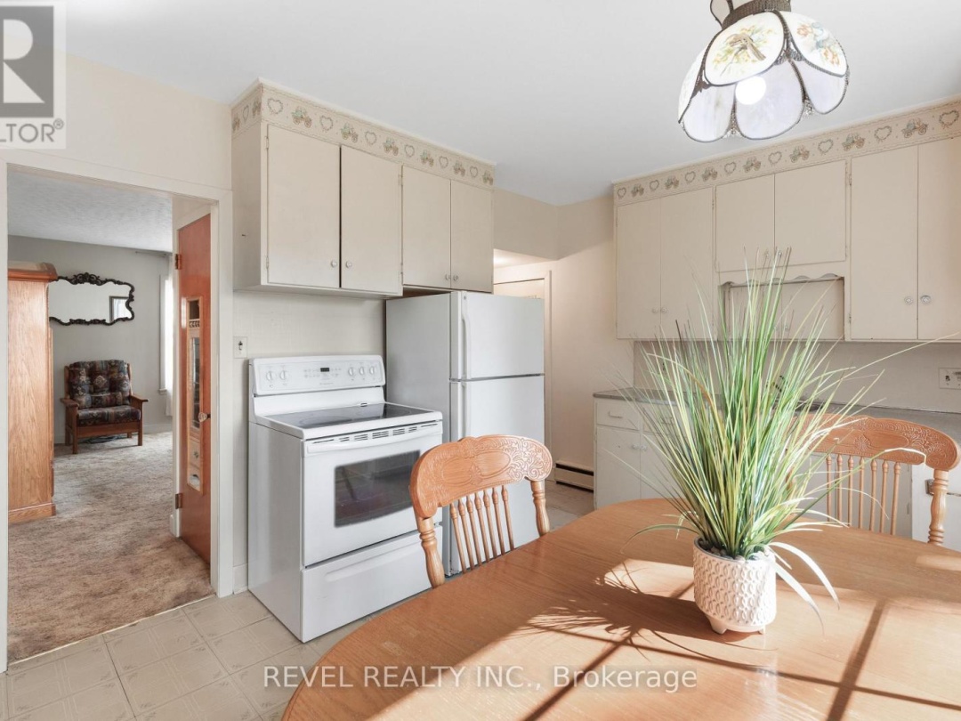 72 KING STREET W, 