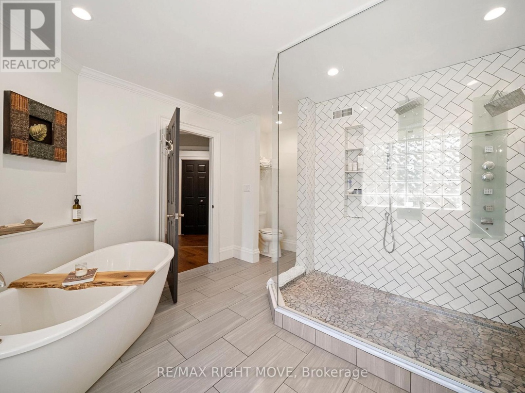 1948 CARRIAGE COURT, 