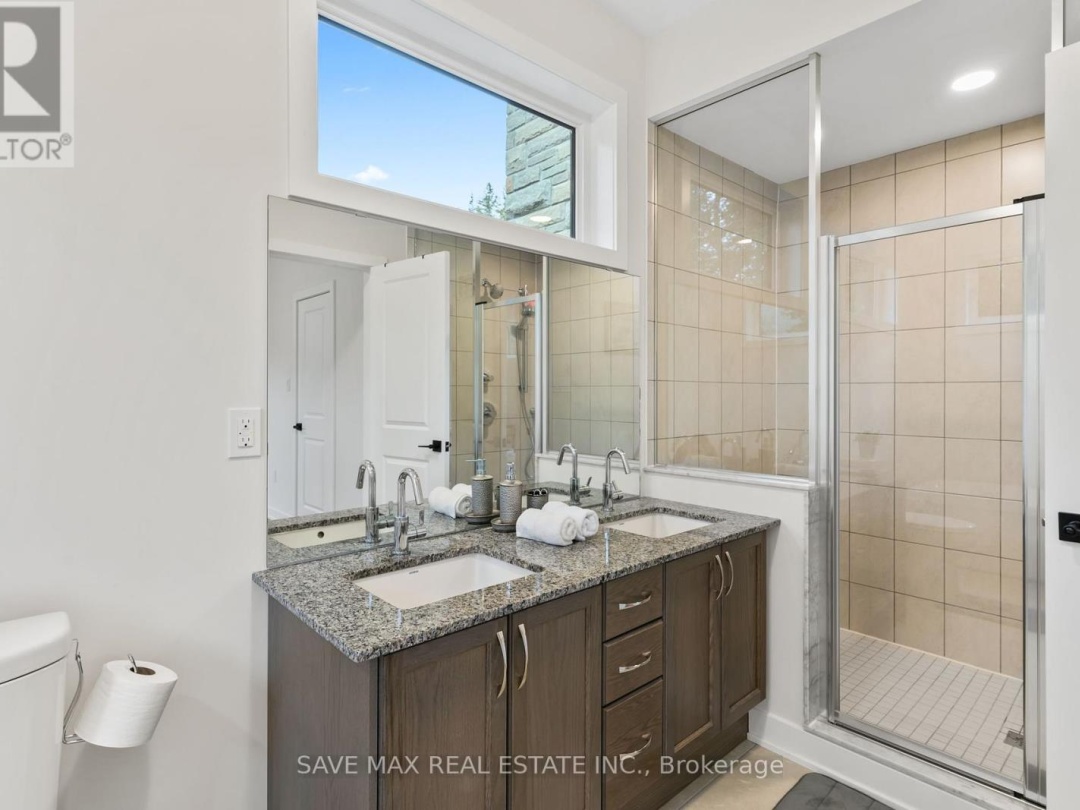 1049 GREENSVIEW DRIVE, 