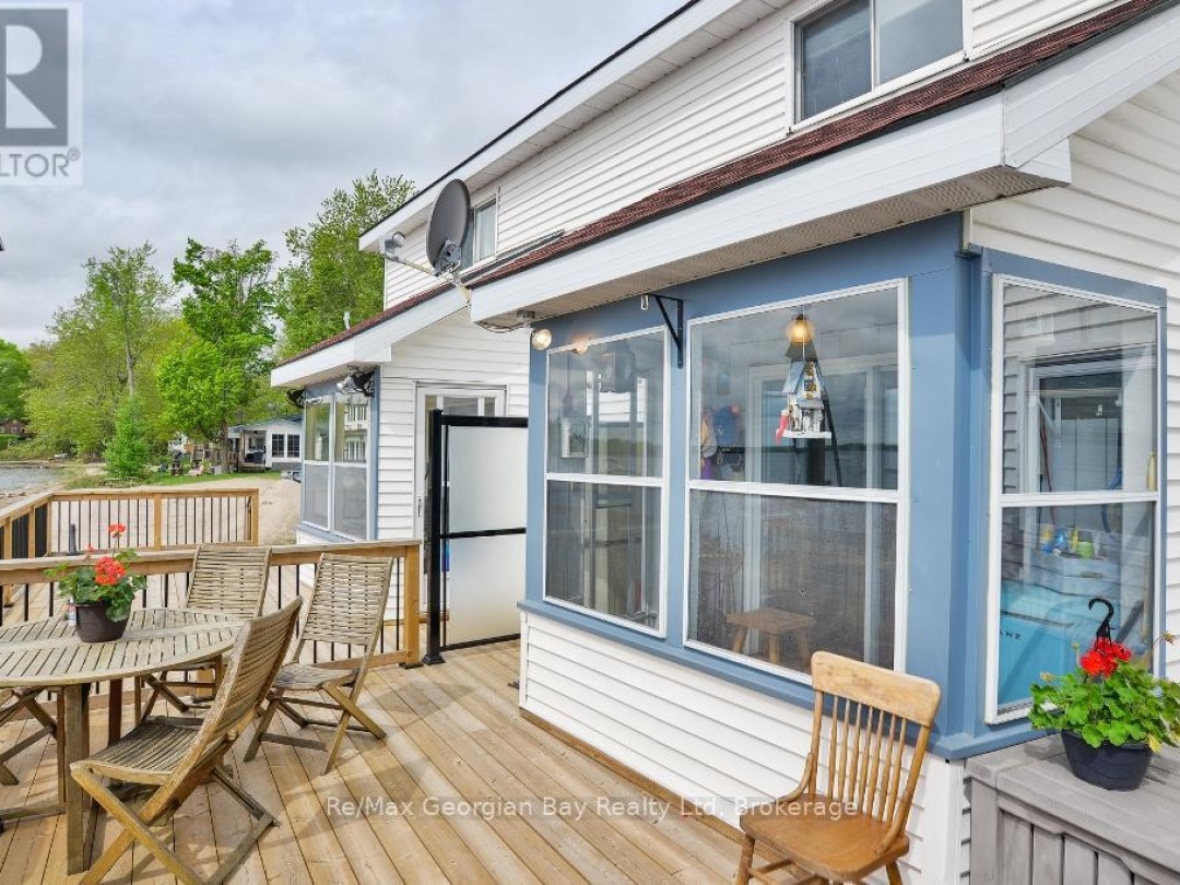 BEACH CHALET #3 - 1230 GRANDVIEW LODGE ROAD, 