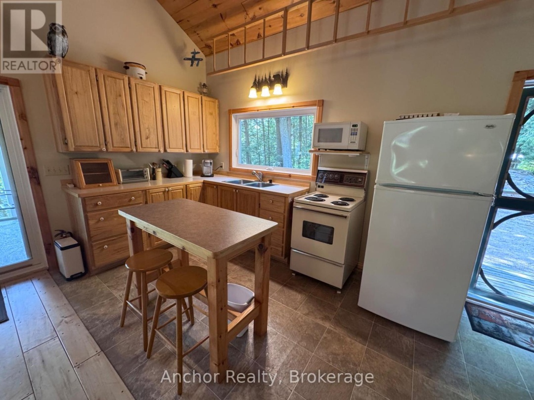 10469 LITTLE HAWK LAKE, 