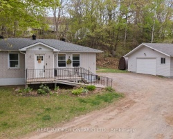 Property for Sale on 5 Wilshier Boulevard, Bracebridge (Macaulay)