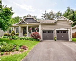 Property for Sale on 7 WINDSONG Crescent, 