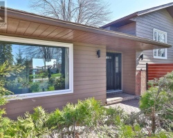 Cottage for Sale on Lake Simcoe