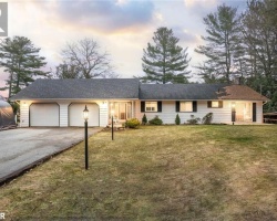 Cottage for Sale on Green River