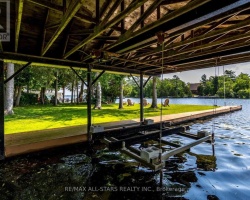 Cottage for Sale on Pigeon Lake