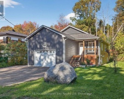 Property for Sale on 10 KING ROAD, 