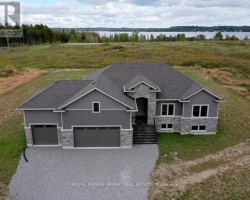 Cottage for Sale on Sturgeon Lake
