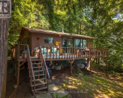 Property for Sale on 20 PENINSULA TRAIL, 