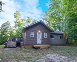 Cottage for Sale on Maple Lake