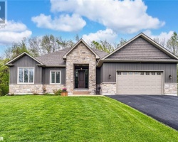 Property for Sale on 6 Southview Drive, Bayshore Village