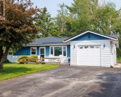 Cottage for Sale on Lake Simcoe