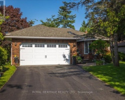 Cottage for Sale on Pigeon Lake