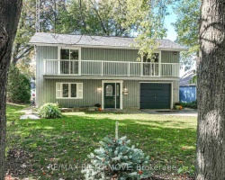 Cottage for Sale on Lake Simcoe