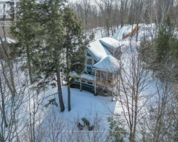 Cottage for Sale on Bay Lake