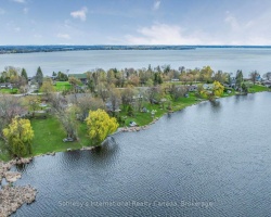 Cottage for Sale on Lake Scugog