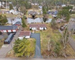 Cottage for Sale on Sturgeon Lake