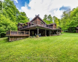 Cottage for Sale on Lake Vernon